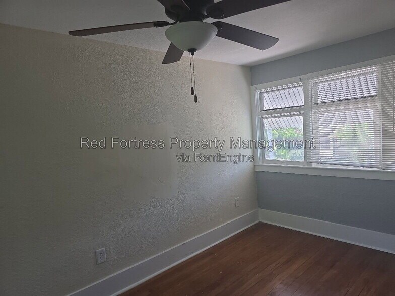 Building Photo - 1609 Poinsettia Ave