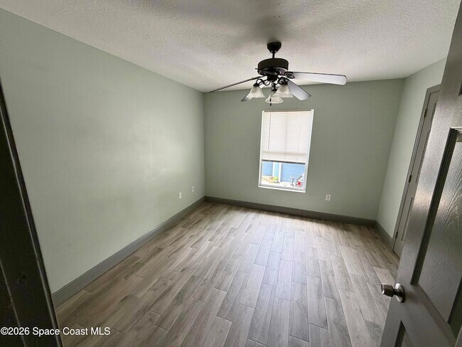 Building Photo - 915 Twisting Branch Ct