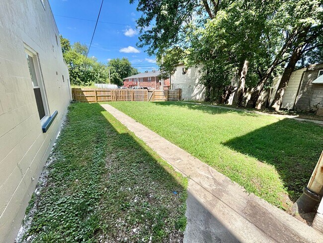 Building Photo - 524 N 26th St
