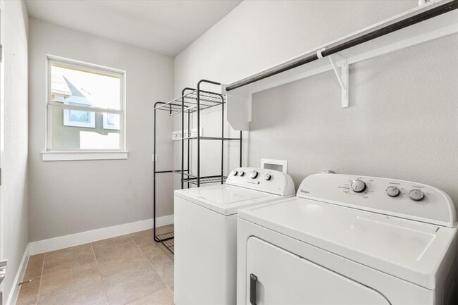 Building Photo - 710 Arrow Point Dr