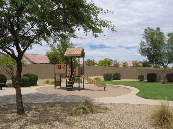 Building Photo - Spacious 3 Bedroom plus Den, 2 Bath, Golf ...