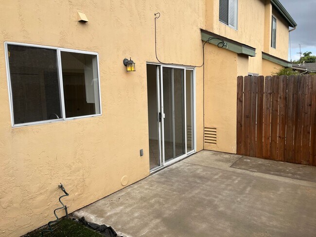 Building Photo - 1047 Golden Rd