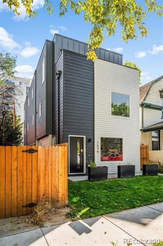 Building Photo - 1574 Gilpin St