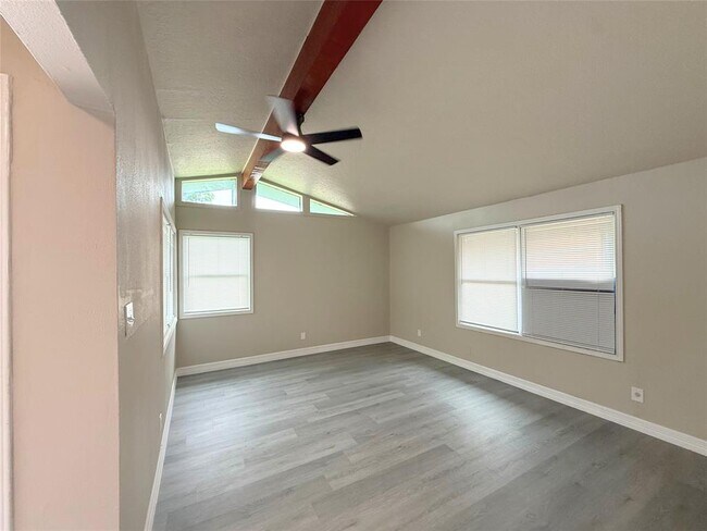 Building Photo - 2214 Marlen Ave