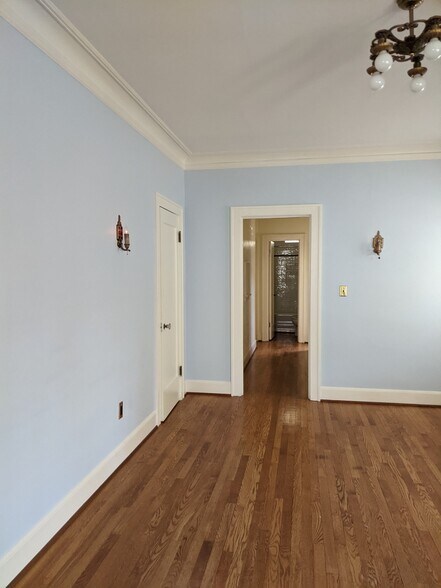 Entry view of hall - 221 NW 28th St