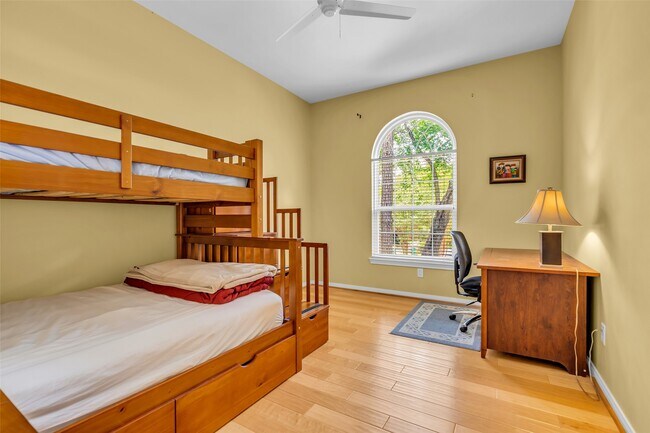 Building Photo - 98 Winding Creek Pl
