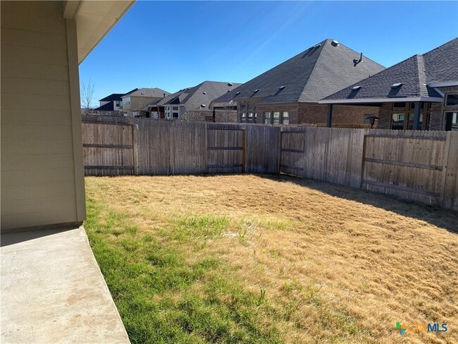 Building Photo - 1331 Hillsong St