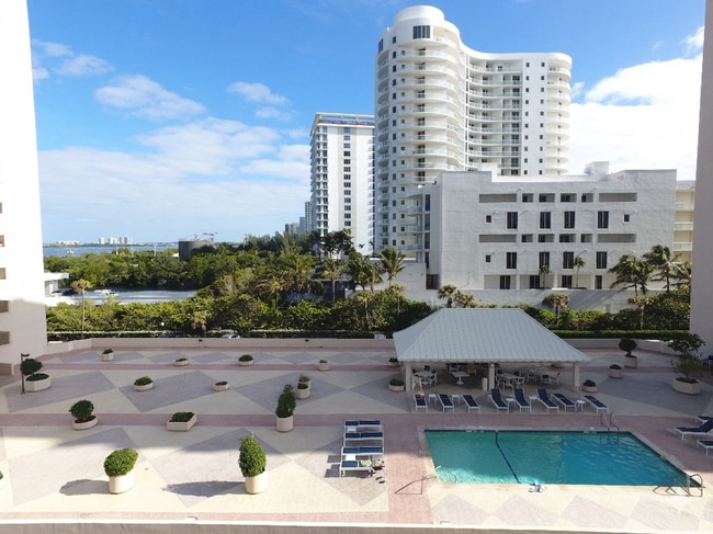 Building Photo - 4200 N Ocean Dr