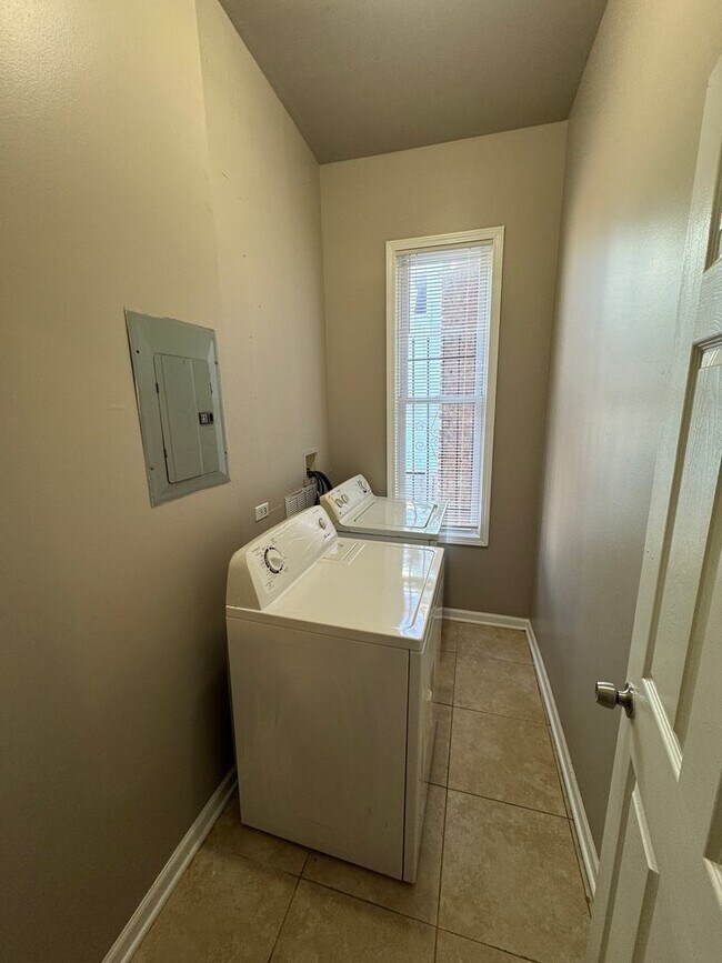 Building Photo - 5612 S Morgan St