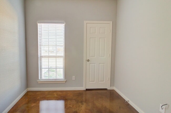 Building Photo - China Spring 4-Bedroom