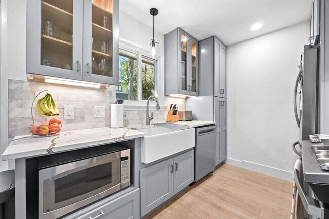 Building Photo - 805 Huntingdon Pl