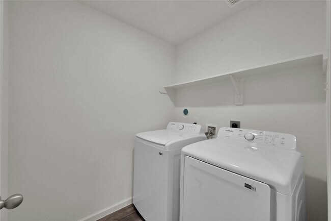 Building Photo - 14818 Calderon Dr