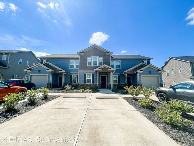 Building Photo - 2 br, 2.5 bath House - 692 Red Cedar Court