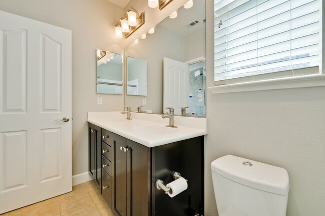 Building Photo - Gorgeous and Very Spacious Home - 3BR 2.5 BA in  San Jose - This is a MUST SEE!!!