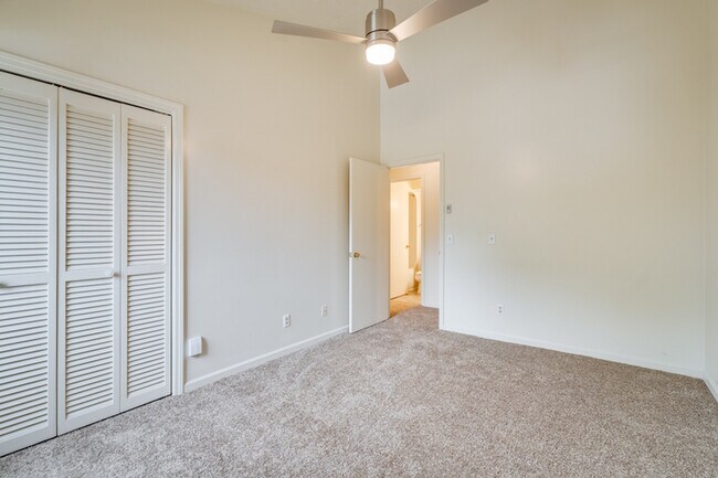 Building Photo - 1116 Blue Ridge Dr