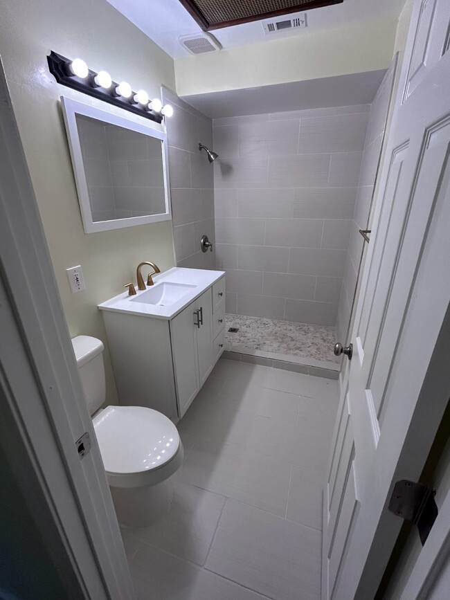 Building Photo - 9320 Yolanda Ave