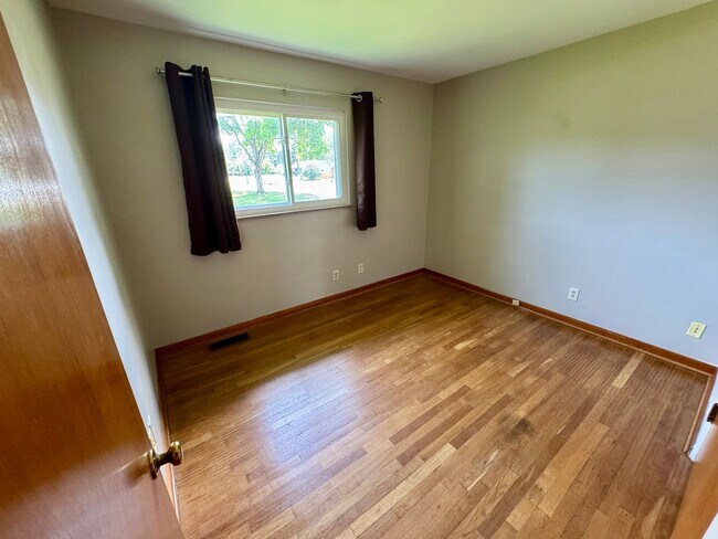 Building Photo - 3 Bedroom - Upper Arlington
