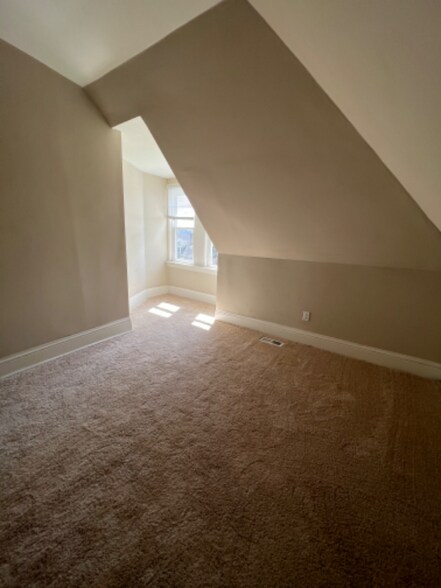 Building Photo - 730 California Ave