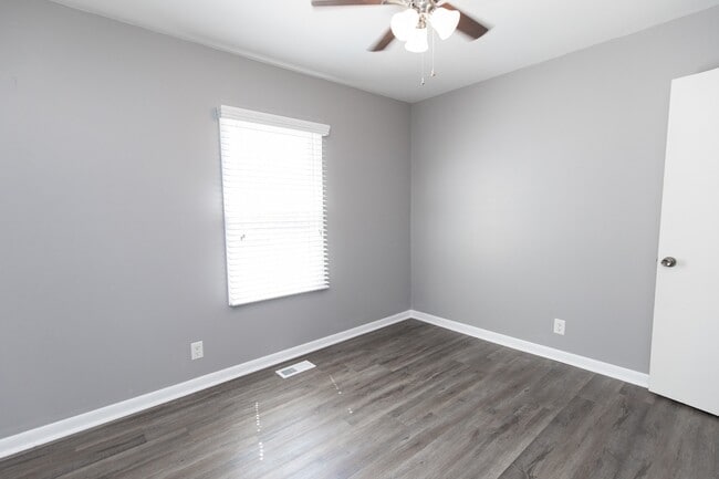 Building Photo - 857 Heritage Cir