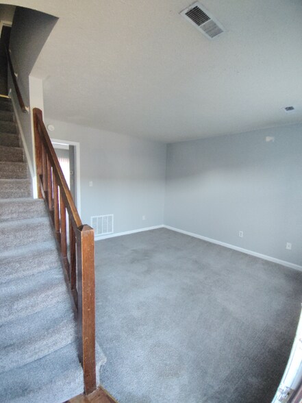 Building Photo - 16 Duiguid Dr