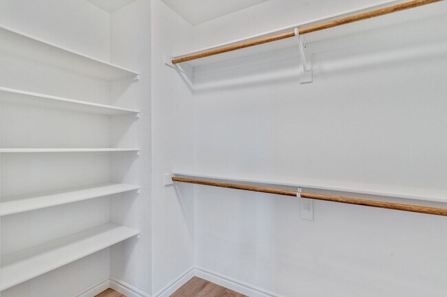 Building Photo - Spacious Three Story 3 Bed 3.5 Bath Smarth...