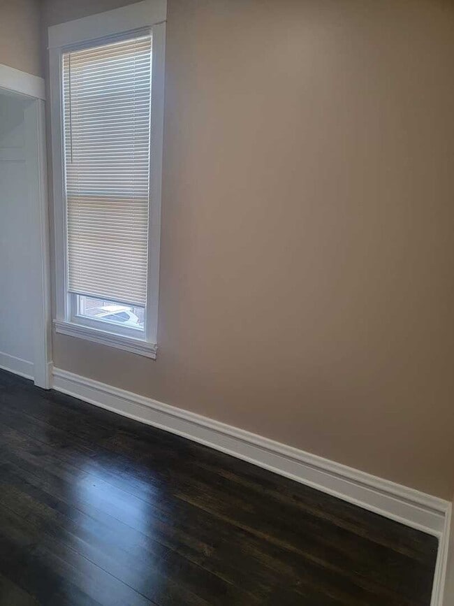 Building Photo - 1540 N Keeler Ave