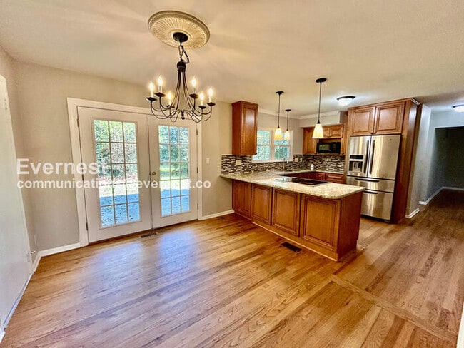 Building Photo - 3 Bed, 2.5 Bath Home with Fenced Yard & Garage / Pet-Friendly / Coming Soon!