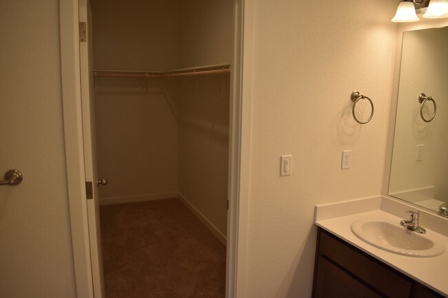 Building Photo - 4721 Irma Dr
