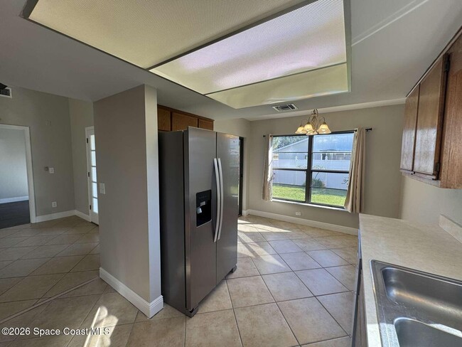 Building Photo - 897 S Patrick Dr