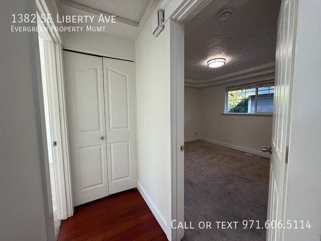 Building Photo - 1382 SE Liberty Ave