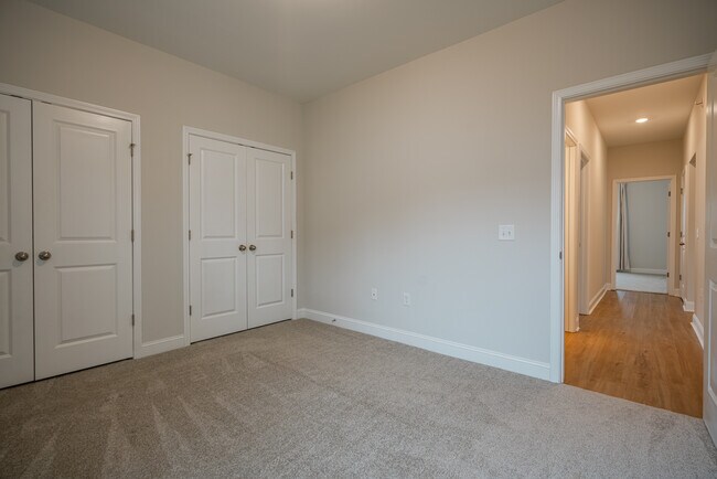 Building Photo - 106 Holland Dr