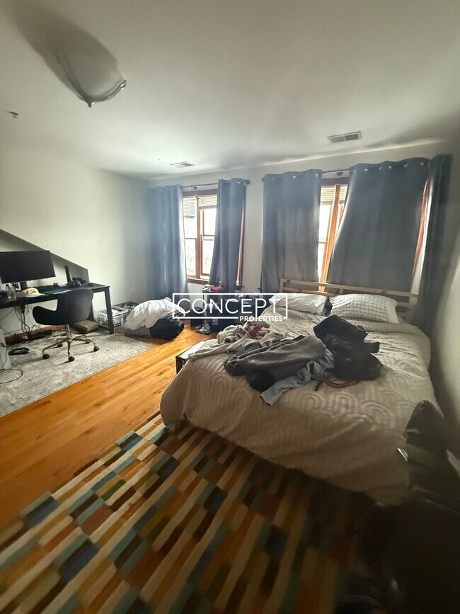 Building Photo - 104 Allston St