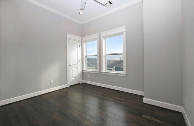 Building Photo - 2114 Bidwell Dr