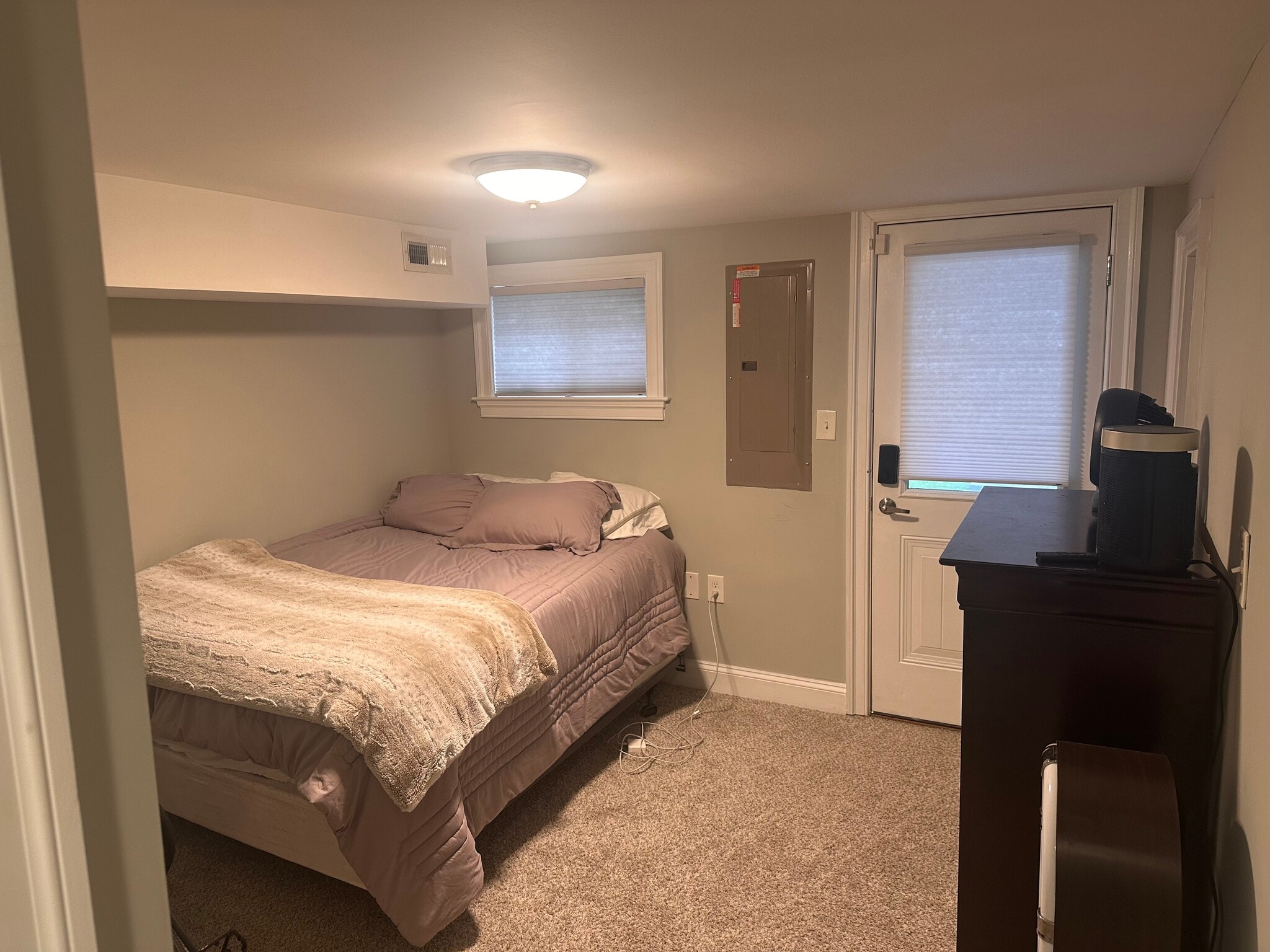 Bedroom - 921 Farragut St NW