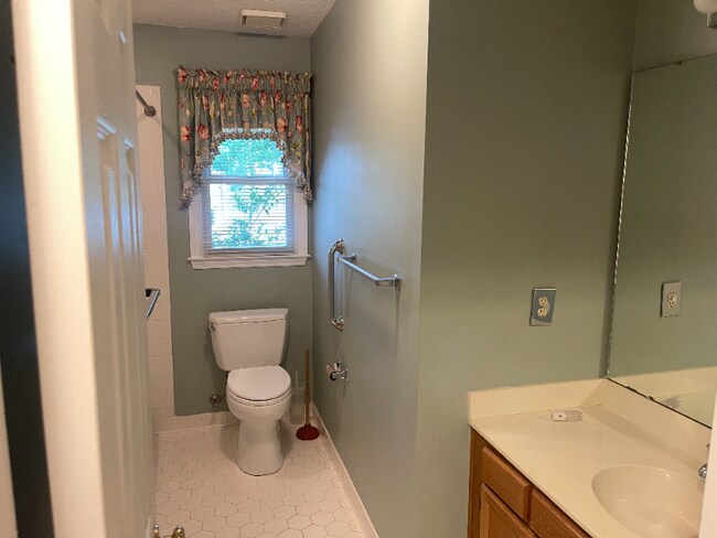 Building Photo - 989 Portabella Ln