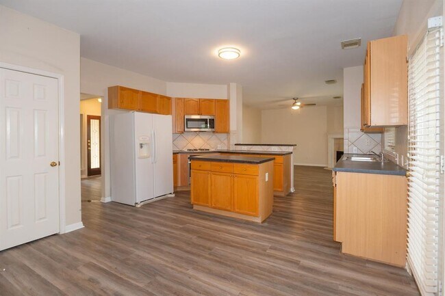 Building Photo - 13416 Anacapo Cove
