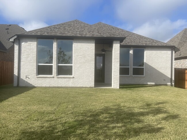 Building Photo - 329 Legna Dr Aledo TX 76008