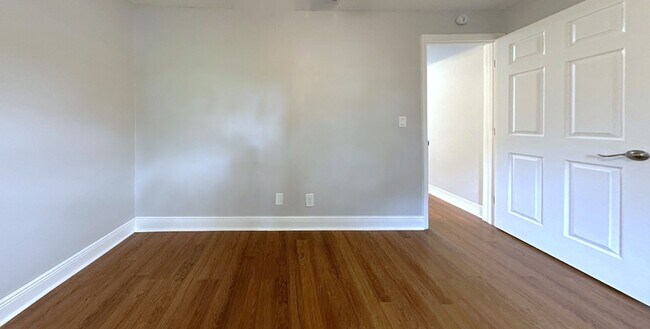 Building Photo - 6475 Cedarbrook Dr