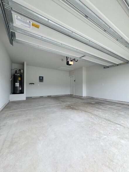 Building Photo - 14702 Emerio Dr