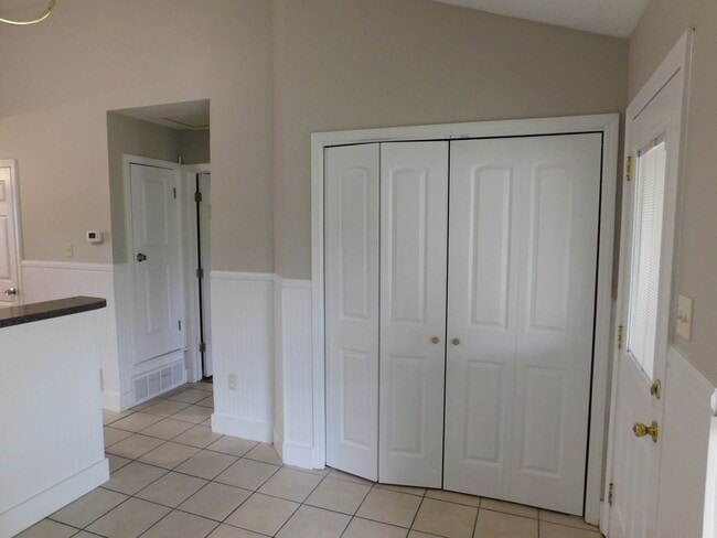 Building Photo - 5539 Bradley Dr