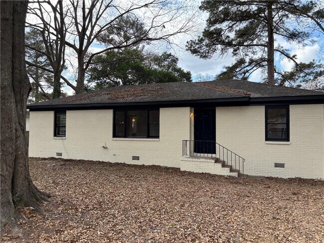 Primary Photo - 119 Hickory St