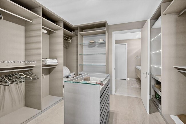 Building Photo - 16385 Biscayne Blvd