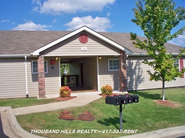 Building Photo - 3 Bedroom 2 Bath Apartment on the top floor in Branson, MO