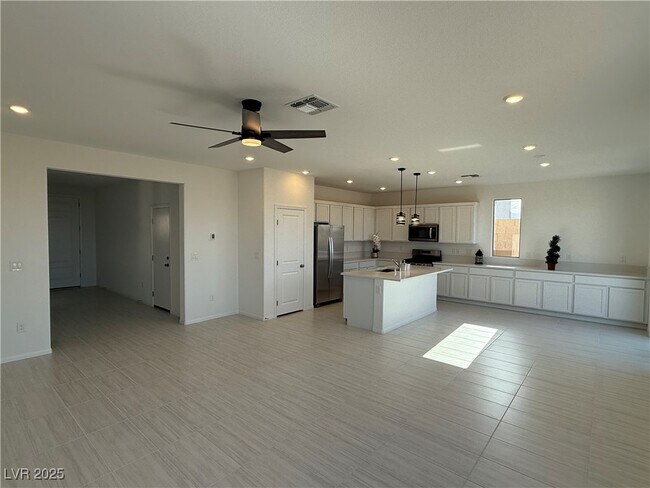 Building Photo - 7562 Quail Rock Ave