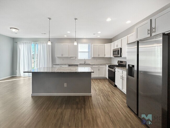 Building Photo - $0 DEPOSIT OPTION. SPACIOUS 4-BEDROOM, 3.5...