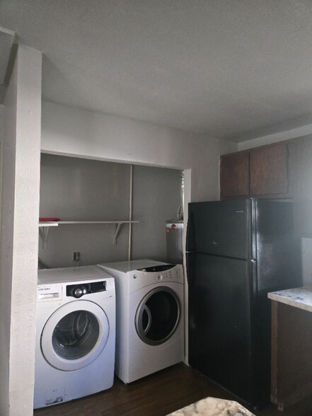 Building Photo - 630 E St Vrain St