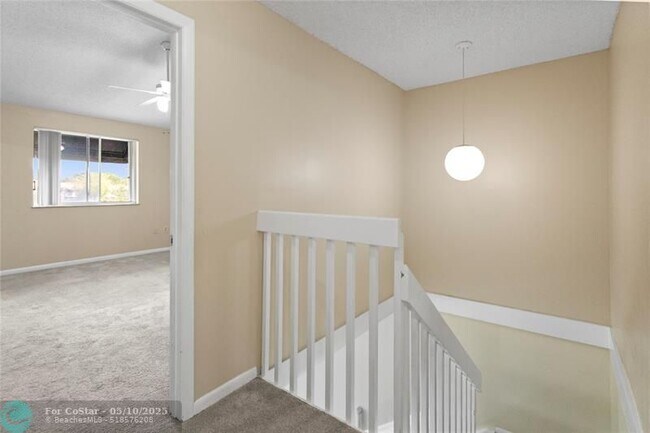 Building Photo - 640 N University Dr