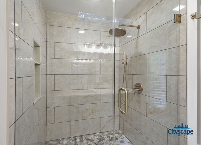 Building Photo - Swanky Brandermill Contemporary Home available NOW