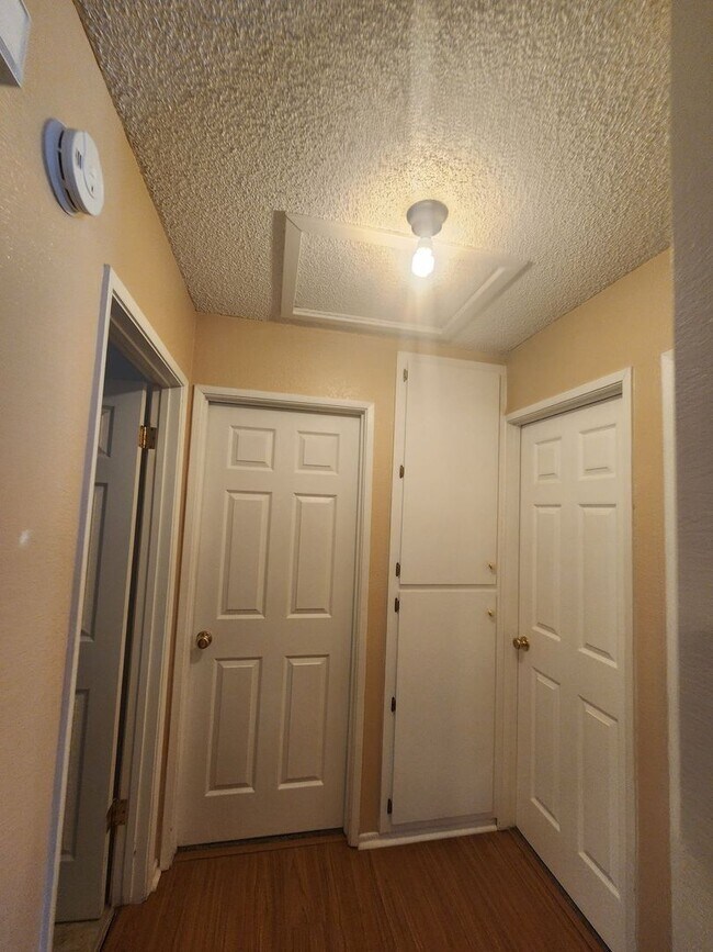 Building Photo - Corner Lot 2 Bedroom w/ 2 Car Garage