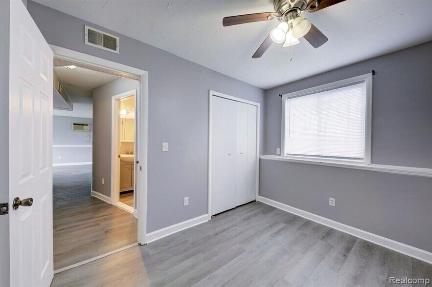 Building Photo - 217 Glenmoor St